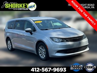 Used 2022 Chrysler Voyager LX image 1