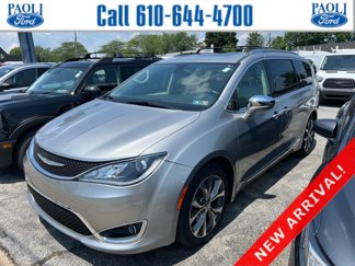 Used 2017 Chrysler Pacifica Limited image 1