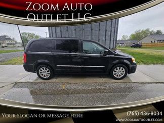 Used 2014 Chrysler Town & Country Touring image 1