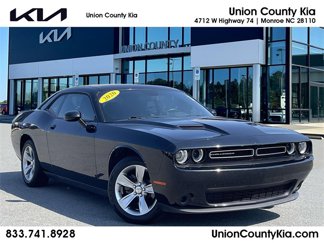 Used 2020 Dodge Challenger SXT image 1