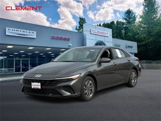 Used 2024 Hyundai Elantra SEL image 1