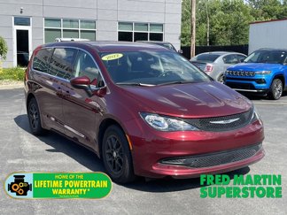 Used 2022 Chrysler Voyager LX image 1