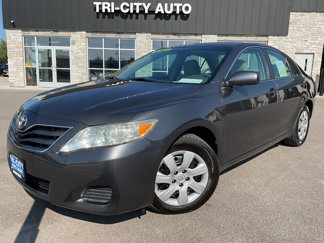 Used 2011 Toyota Camry LE image 1