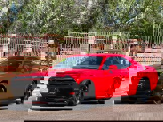 Used 2015 Dodge Challenger SXT image 1