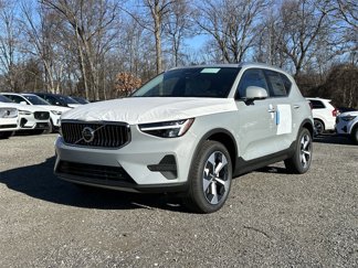 New 2025 Volvo XC40 B5 Core w/ Protection Package Premier image 1