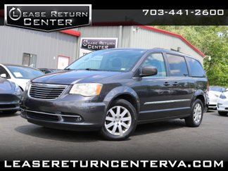 Used 2015 Chrysler Town & Country Touring image 1