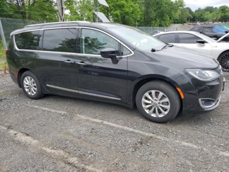 Used 2018 Chrysler Pacifica Touring-L image 1