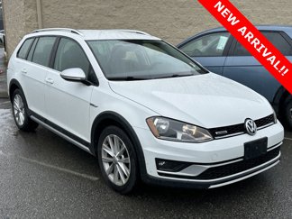 Used 2017 Volkswagen Golf Alltrack S image 1