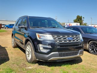 Used 2017 Ford Explorer XLT image 1