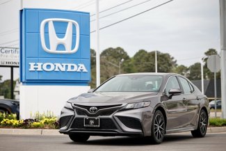 Used 2022 Toyota Camry SE image 1