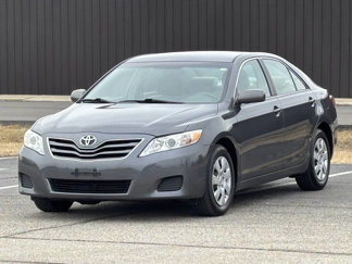 Used 2010 Toyota Camry LE image 1