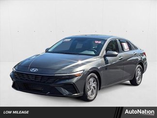 Used 2025 Hyundai Elantra SE image 1