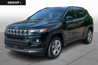 Used 2023 Jeep Compass Latitude image 1