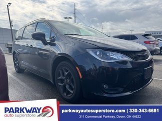 Used 2019 Chrysler Pacifica Touring-L w/ S Appearance Package image 1