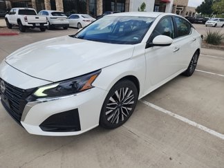 Used 2023 Nissan Altima 2.5 SV image 1