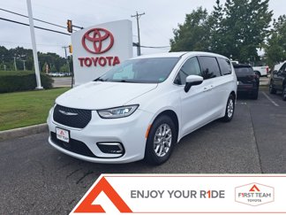 Used 2023 Chrysler Pacifica Touring-L image 1