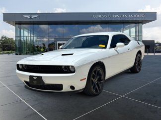 Used 2019 Dodge Challenger SXT w/ Blacktop Package image 1