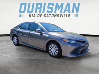 Used 2020 Toyota Camry LE image 1