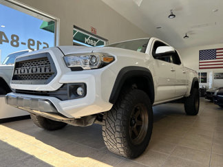 Used 2017 Toyota Tacoma TRD Off-Road image 1