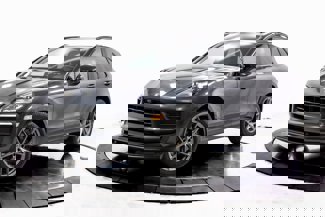 Certified 2022 Porsche Macan image 1