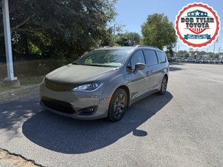 Used 2020 Chrysler Pacifica Limited w/ S Appearance Package image 1