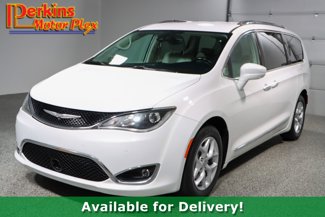 Used 2018 Chrysler Pacifica Touring-L w/ Advanced Safetytec Group image 1