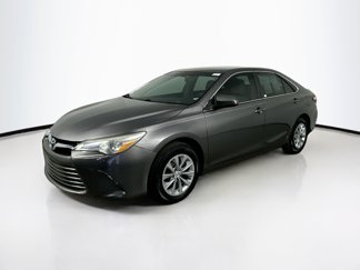 Used 2016 Toyota Camry LE image 1
