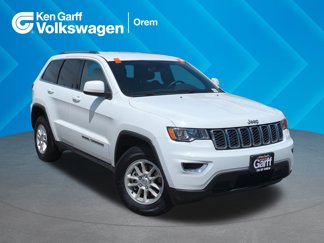 Used 2020 Jeep Grand Cherokee Laredo image 1