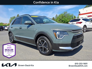 Used 2023 Kia Niro EX image 1