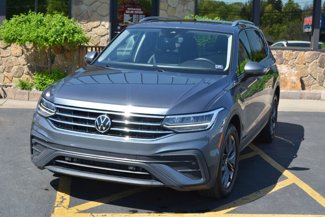 Used 2022 Volkswagen Tiguan SE image 1
