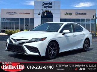 Used 2023 Toyota Camry SE image 1