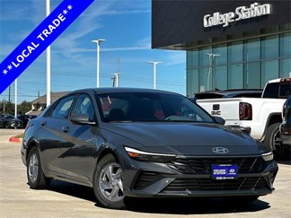 Used 2024 Hyundai Elantra SE image 1