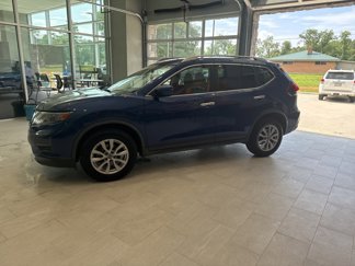 Used 2019 Nissan Rogue SV image 1