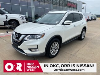 Used 2017 Nissan Rogue SV image 1