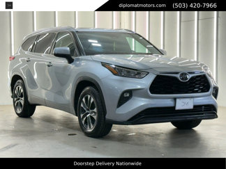 Used 2020 Toyota Highlander XLE image 1