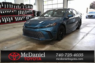 Used 2025 Toyota Camry SE image 1