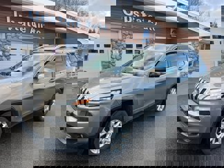 Used 2017 Jeep Cherokee Latitude w/ Cold Weather Group image 1