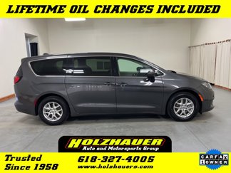 Used 2022 Chrysler Voyager LX image 1
