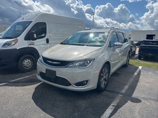 Used 2017 Chrysler Pacifica Limited video 2