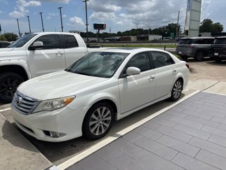 Used 2011 Toyota Avalon Limited image 1