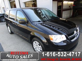 Used 2018 Dodge Grand Caravan SE w/ UConnect Hands-Free Group image 1