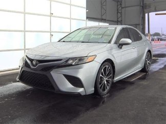 Used 2018 Toyota Camry SE image 1