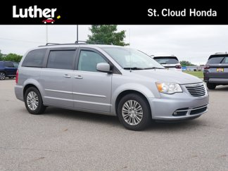 Used 2016 Chrysler Town & Country Touring-L image 1