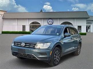 Used 2021 Volkswagen Tiguan SE w/ Panoramic Sunroof Package image 1