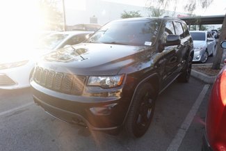 Used 2020 Jeep Grand Cherokee Laredo image 1