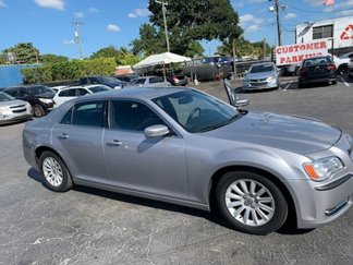 Used 2014 Chrysler 300 image 1