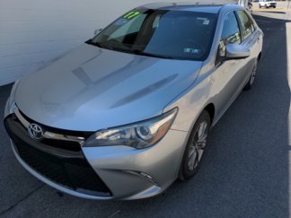 Used 2017 Toyota Camry SE image 1