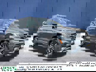 Used 2022 Volkswagen Tiguan SE w/ Panoramic Sunroof Package image 1