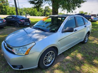 Used 2010 Ford Focus SE image 1