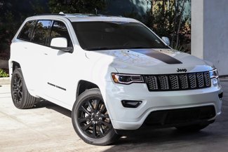 Used 2022 Jeep Grand Cherokee Laredo X image 1